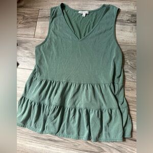 Green Envelope V Neck Tiered Peplum Sleeveless Tank Top in Green Size Medium